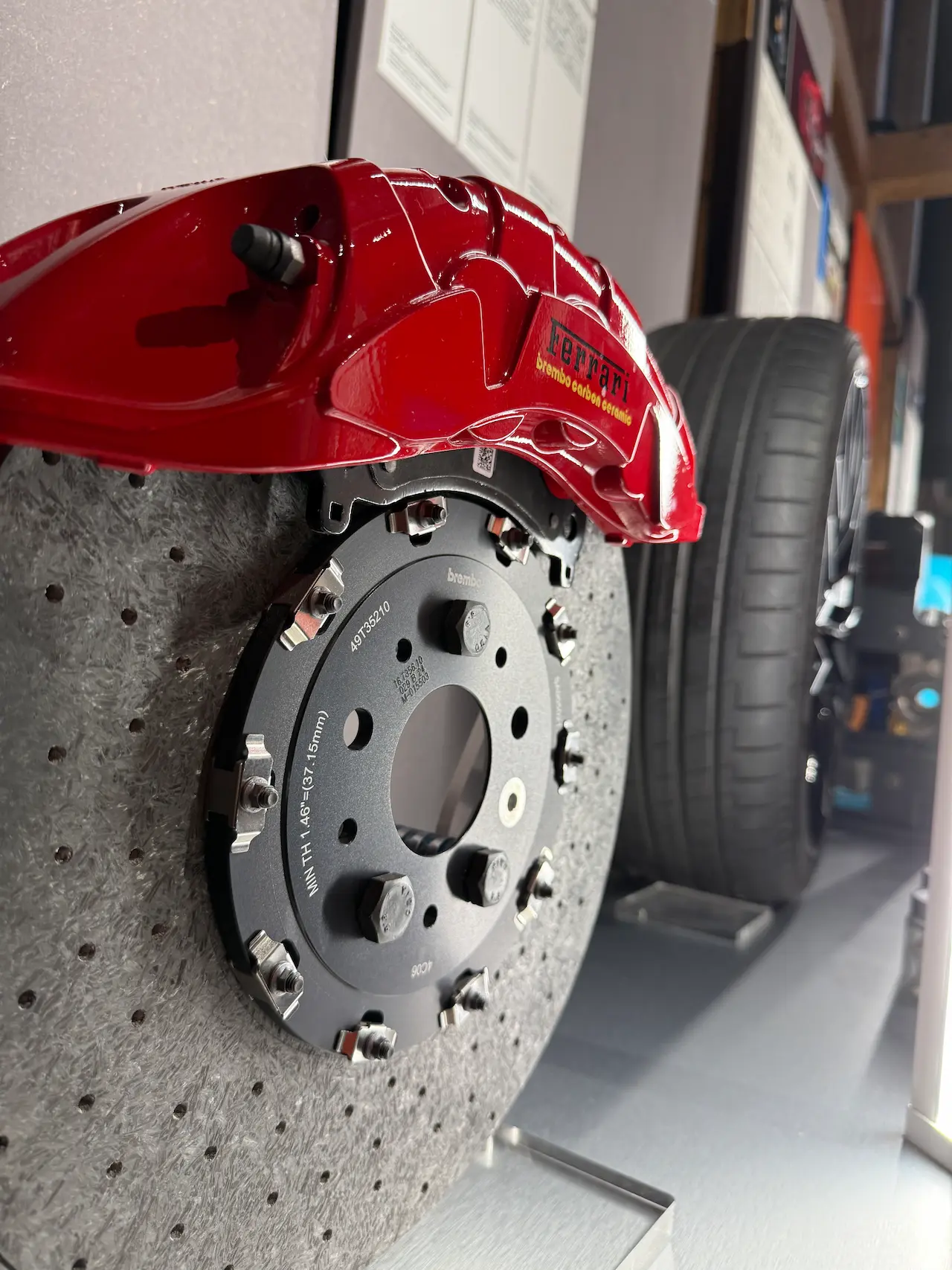 タイヤ交換、外車と国産車の違いで起こる悲劇とは?