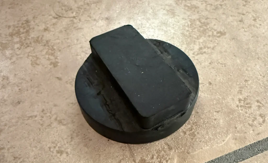 BMWなど、ジャッキポイントの補助ゴム「ジャッキパッド」