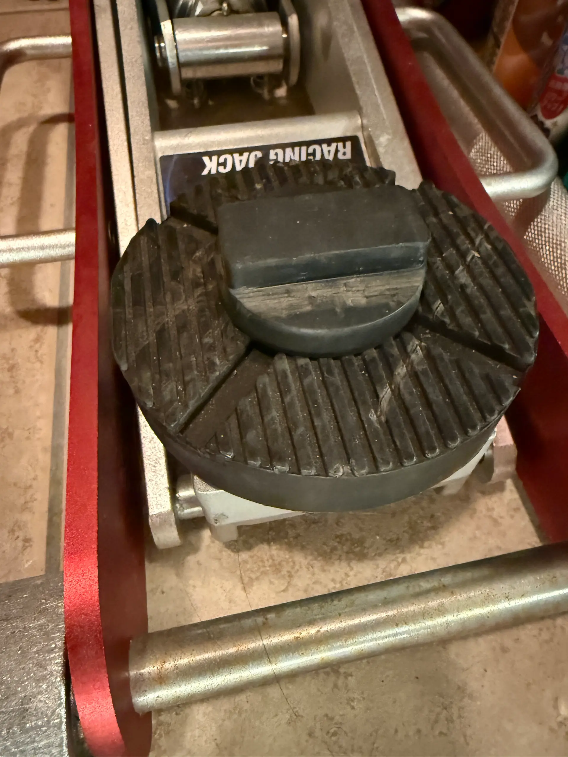 BMWなど、ジャッキポイントの補助ゴム「ジャッキパッド」